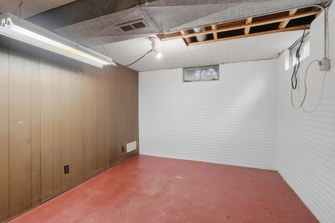 Tiny photo for 2903 Woodland Court, Davenport, IA 52803 (MLS # 12699335)