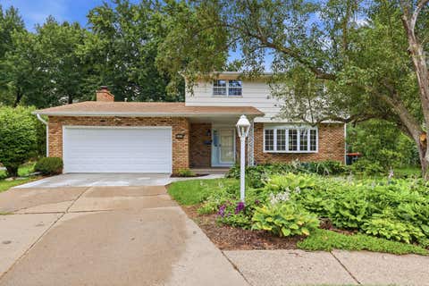 Tiny photo for 2903 Woodland Court, Davenport, IA 52803 (MLS # 12699335)