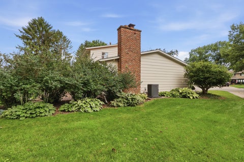 Tiny photo for 2903 Woodland Court, Davenport, IA 52803 (MLS # 12699335)