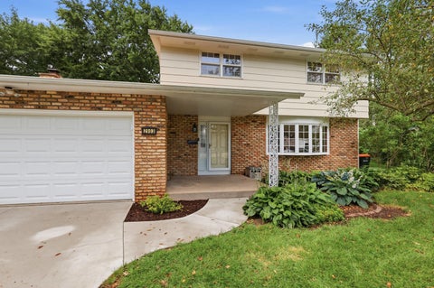 Tiny photo for 2903 Woodland Court, Davenport, IA 52803 (MLS # 12699335)
