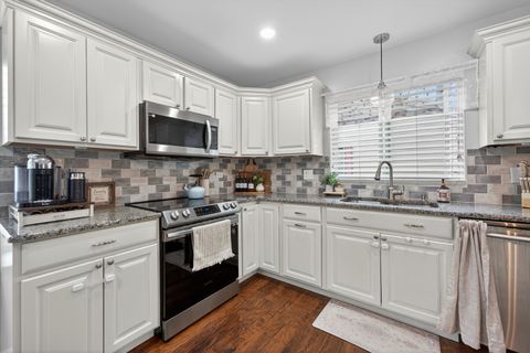 Tiny photo for 870 Pine Avenue W, Roselle, IL 60172 (MLS # 12635185)