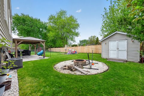 Tiny photo for 870 Pine Avenue W, Roselle, IL 60172 (MLS # 12635185)
