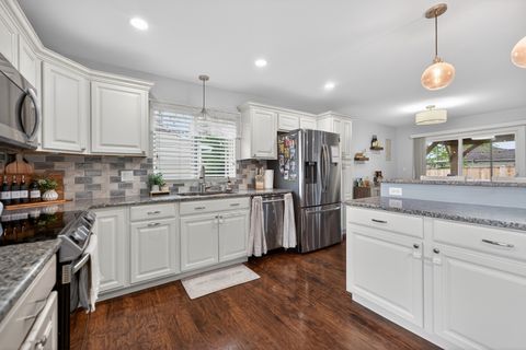 Tiny photo for 870 Pine Avenue W, Roselle, IL 60172 (MLS # 12635185)