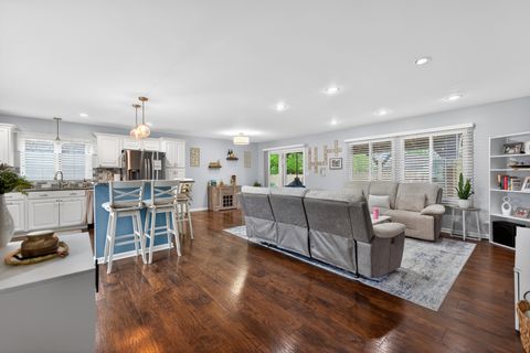 Tiny photo for 870 Pine Avenue W, Roselle, IL 60172 (MLS # 12635185)