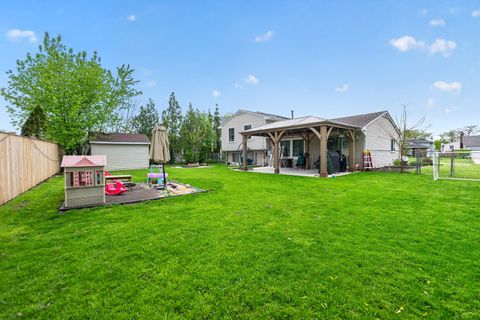 Tiny photo for 870 Pine Avenue W, Roselle, IL 60172 (MLS # 12635185)