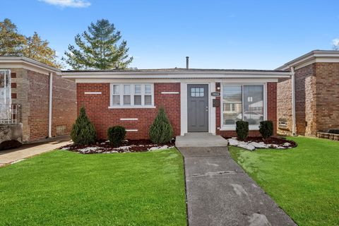 Tiny photo for 1033 W 108th Street, Chicago, IL 60643 (MLS # 12519870)