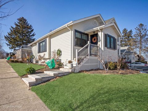 Photo of 318 Bluff Avenue, La Grange, IL 60525 (MLS # 12555415)