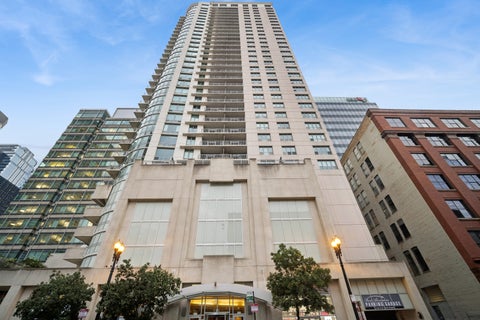 Photo of 125 S Jefferson Street #2310, Chicago, IL 60661 (MLS # 12746177)