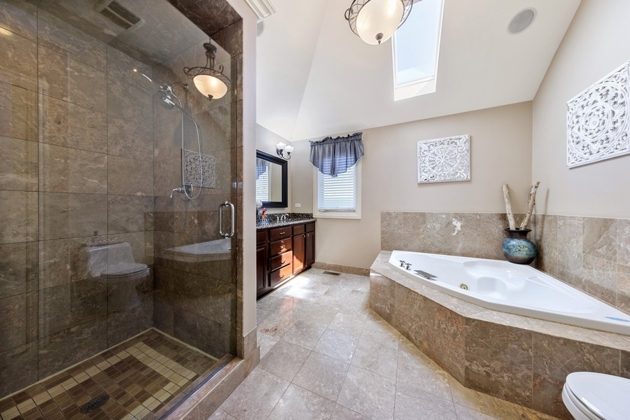 Chicago, Illinois 60638, United States, 4 Bedrooms Bedrooms, ,2 BathroomsBathrooms,Residential,Active,225914