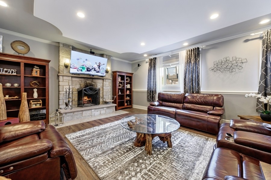 Chicago, Illinois 60638, United States, 4 Bedrooms Bedrooms, ,2 BathroomsBathrooms,Residential,Active,225914