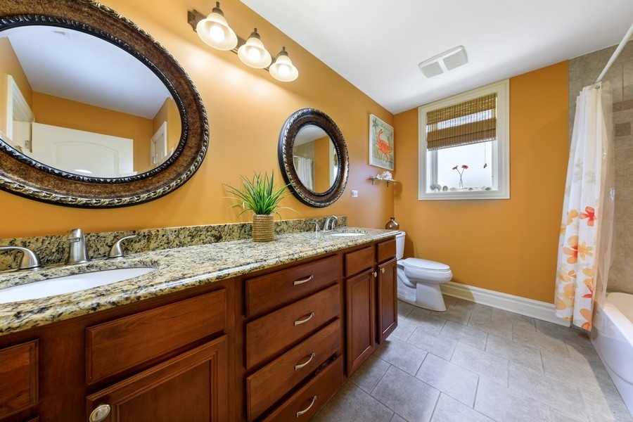 Chicago, Illinois 60638, United States, 4 Bedrooms Bedrooms, ,2 BathroomsBathrooms,Residential,Active,225914