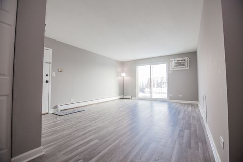 Tiny photo for 1111 Bloomingdale Road #2B, Glendale Heights, IL 60139 (MLS # 12530536)