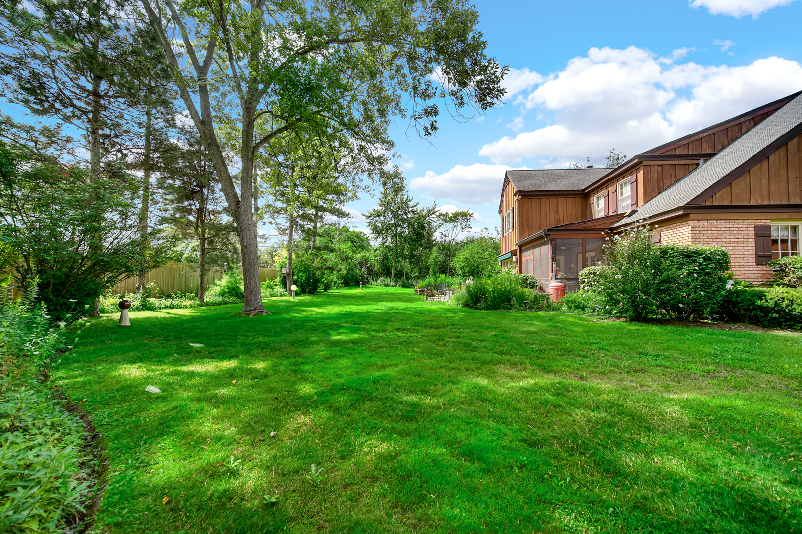 1135 Buttonwood Lane