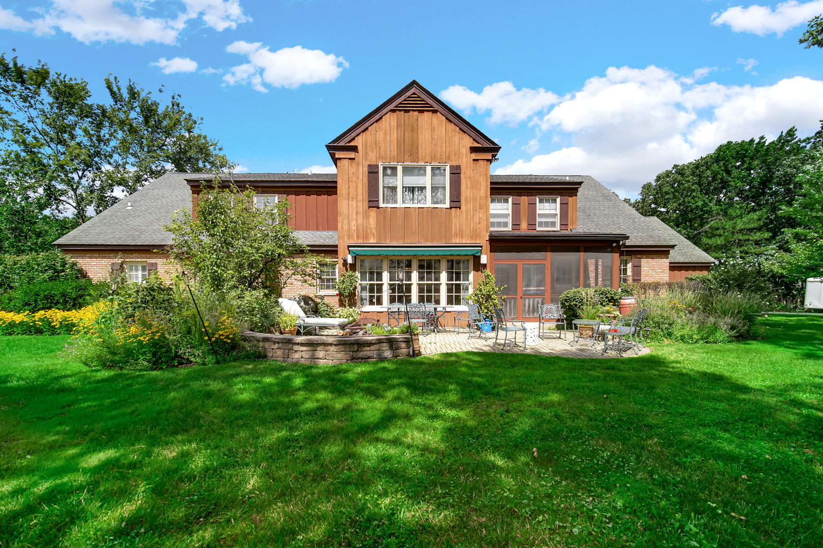 1135 Buttonwood Lane