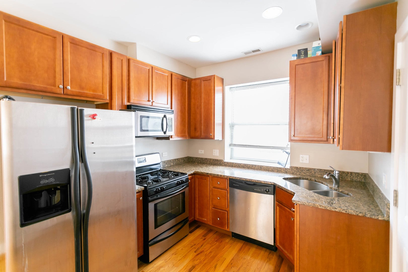 1430 N Maplewood Avenue 402
