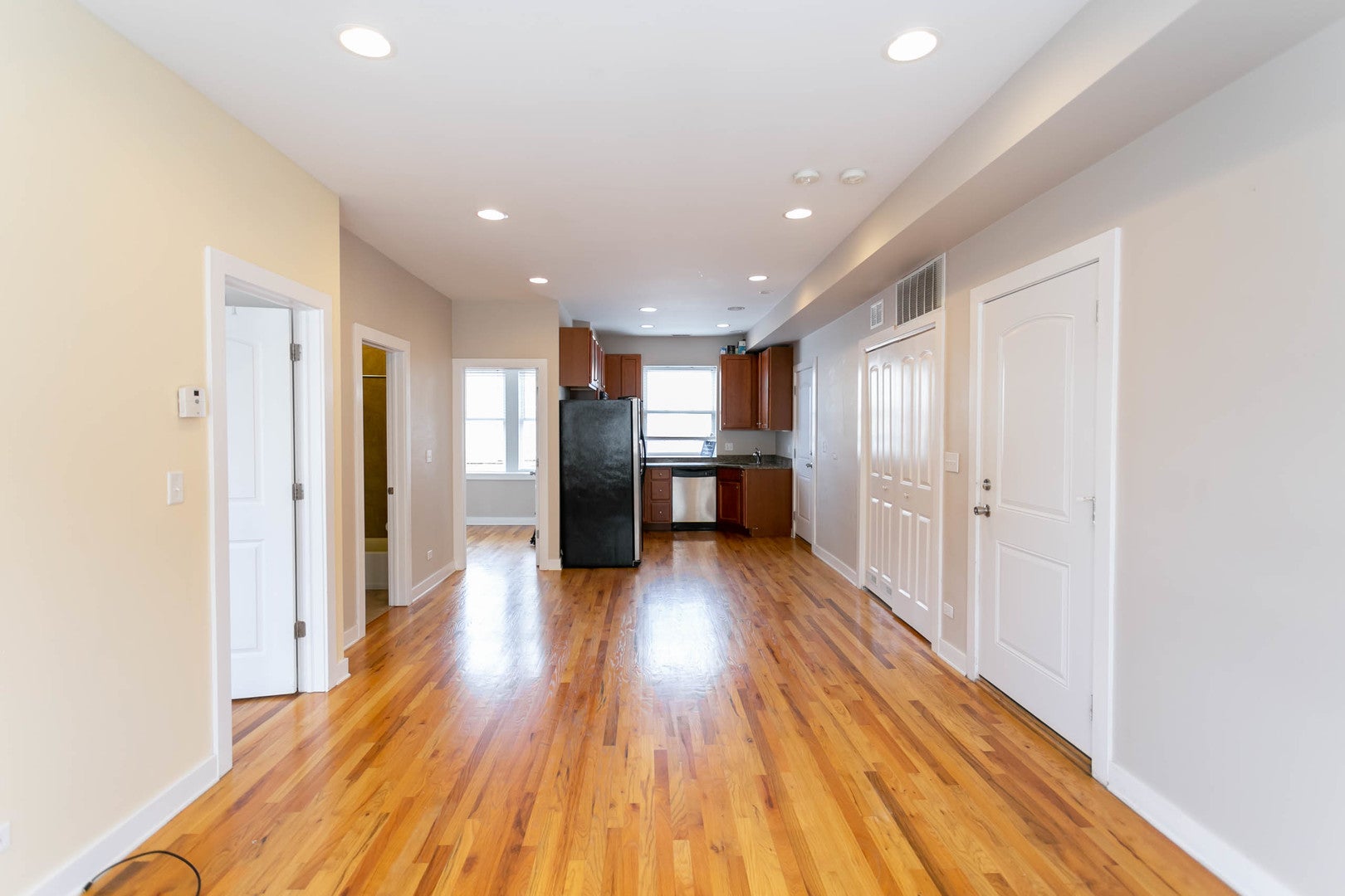 1430 N Maplewood Avenue 402