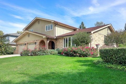 Tiny photo for 9S251 Graceland Street, Downers Grove, IL 60516 (MLS # 12499438)