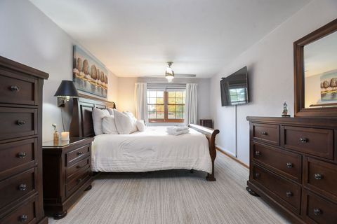 Tiny photo for 803 W Burr Oak Drive, Arlington Heights, IL 60004 (MLS # 12488373)