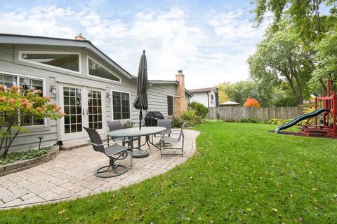 Tiny photo for 803 W Burr Oak Drive, Arlington Heights, IL 60004 (MLS # 12488373)