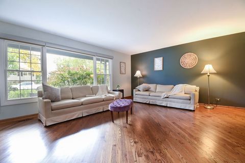 Tiny photo for 803 W Burr Oak Drive, Arlington Heights, IL 60004 (MLS # 12488373)