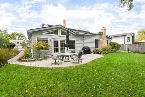 Tiny photo for 803 W Burr Oak Drive, Arlington Heights, IL 60004 (MLS # 12488373)