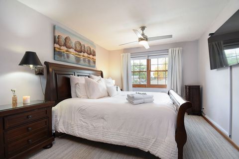 Tiny photo for 803 W Burr Oak Drive, Arlington Heights, IL 60004 (MLS # 12488373)