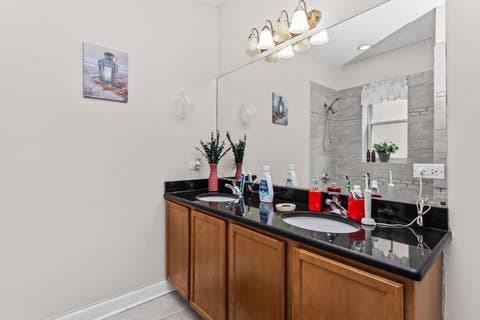 Tiny photo for 25 N Menard Avenue #2S, Chicago, IL 60644 (MLS # 12703413)