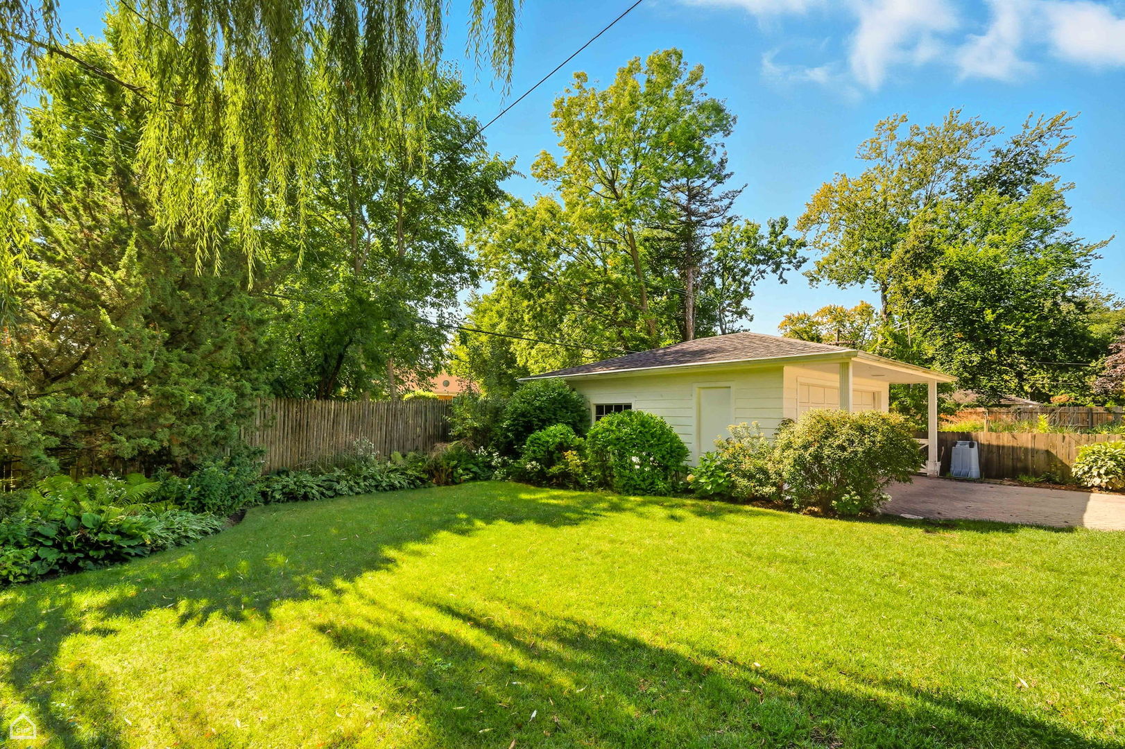 2539 Lake Avenue