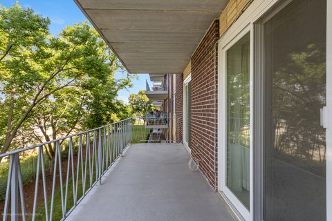 Tiny photo for 2900 Maple Avenue #13C, Downers Grove, IL 60515 (MLS # 12480503)