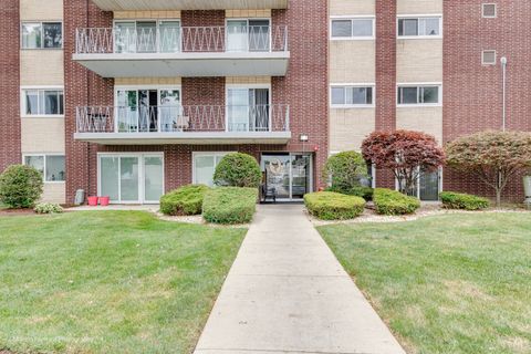 Tiny photo for 2900 Maple Avenue #13C, Downers Grove, IL 60515 (MLS # 12480503)