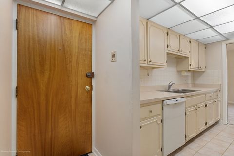 Tiny photo for 2900 Maple Avenue #13C, Downers Grove, IL 60515 (MLS # 12480503)
