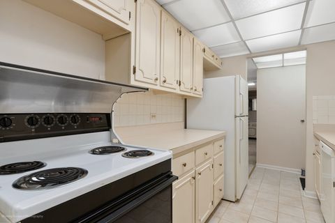 Tiny photo for 2900 Maple Avenue #13C, Downers Grove, IL 60515 (MLS # 12480503)