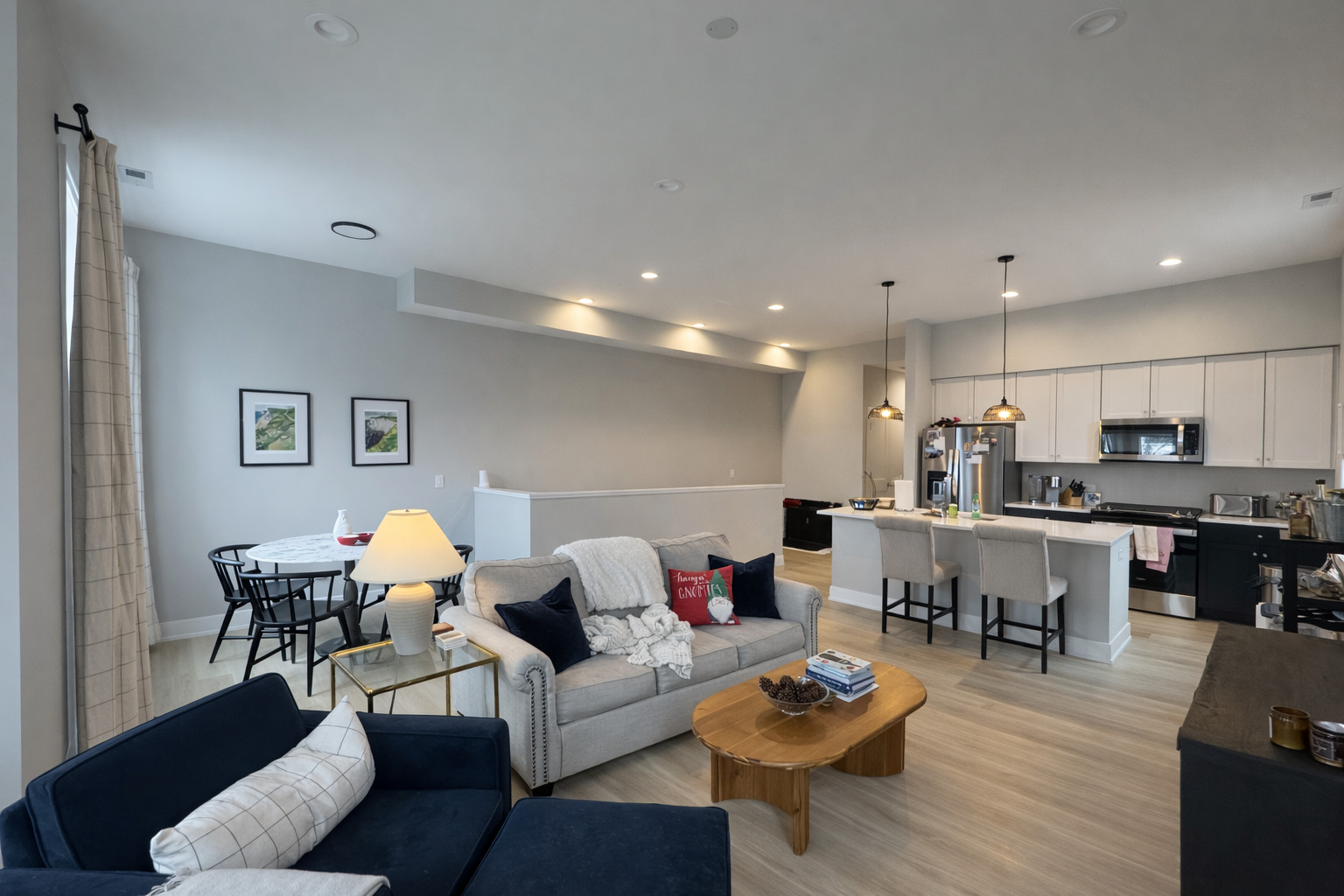 1535 N Maplewood Avenue 3