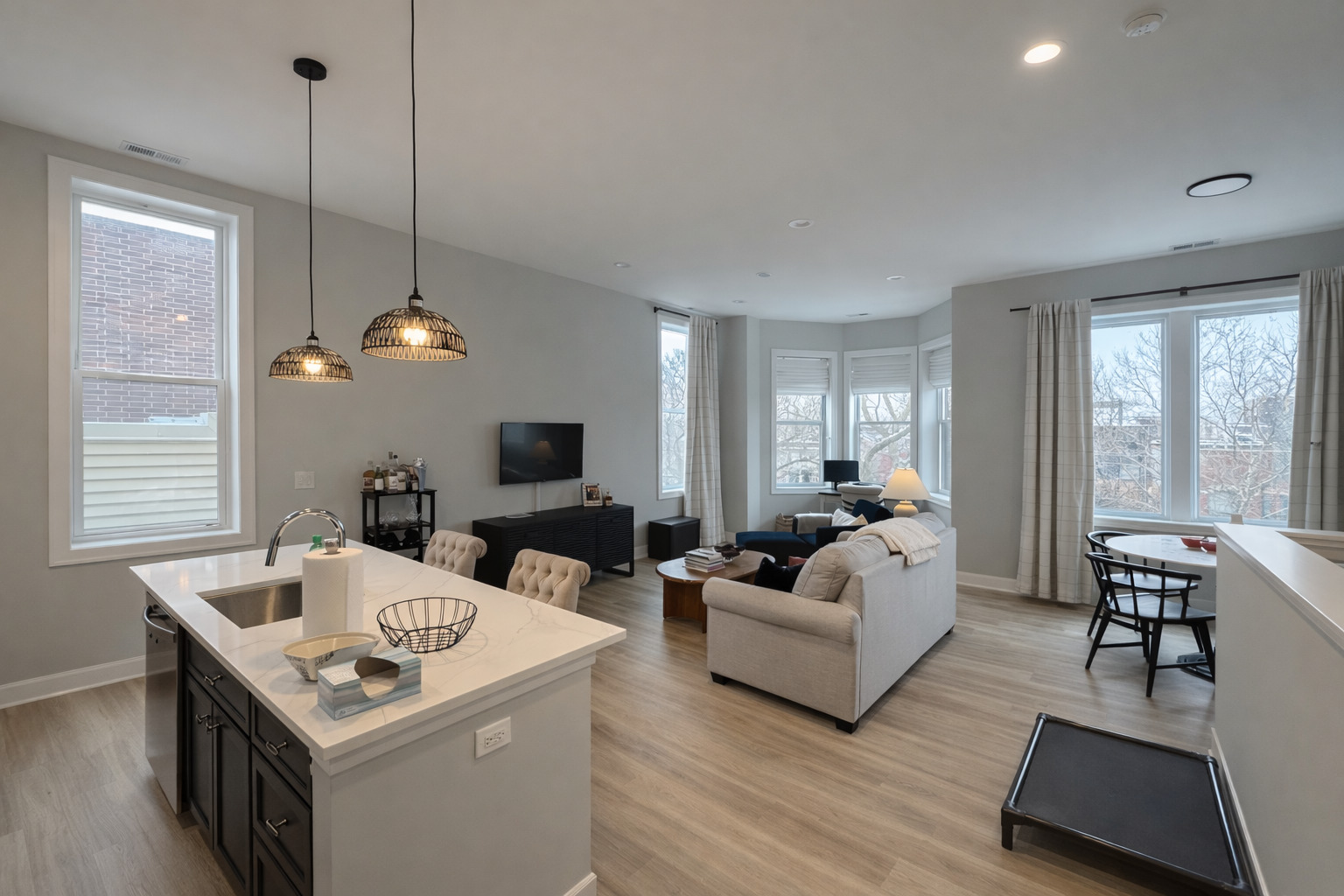 1535 N Maplewood Avenue 3