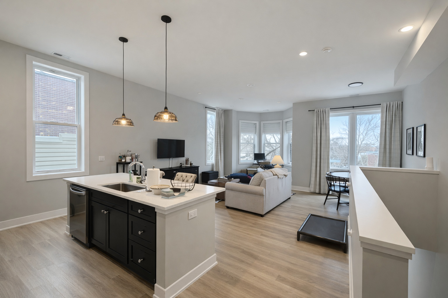 1535 N Maplewood Avenue 3