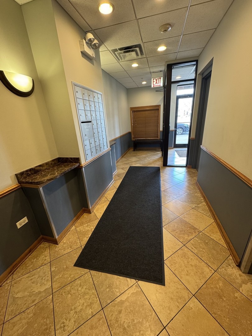 5924 N Lincoln Avenue 206