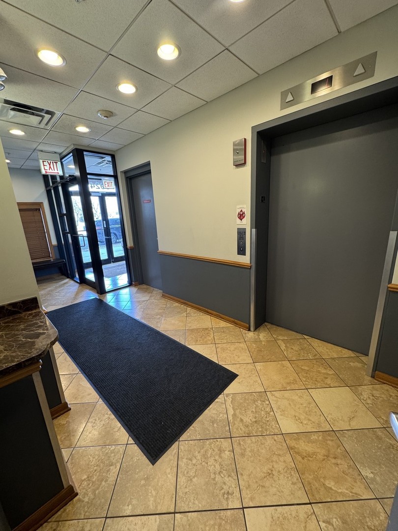 5924 N Lincoln Avenue 206