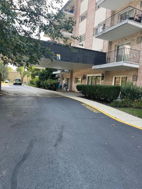 Tiny photo for 1000 S Lorraine Road #214, Wheaton, IL 60189 (MLS # 12491700)