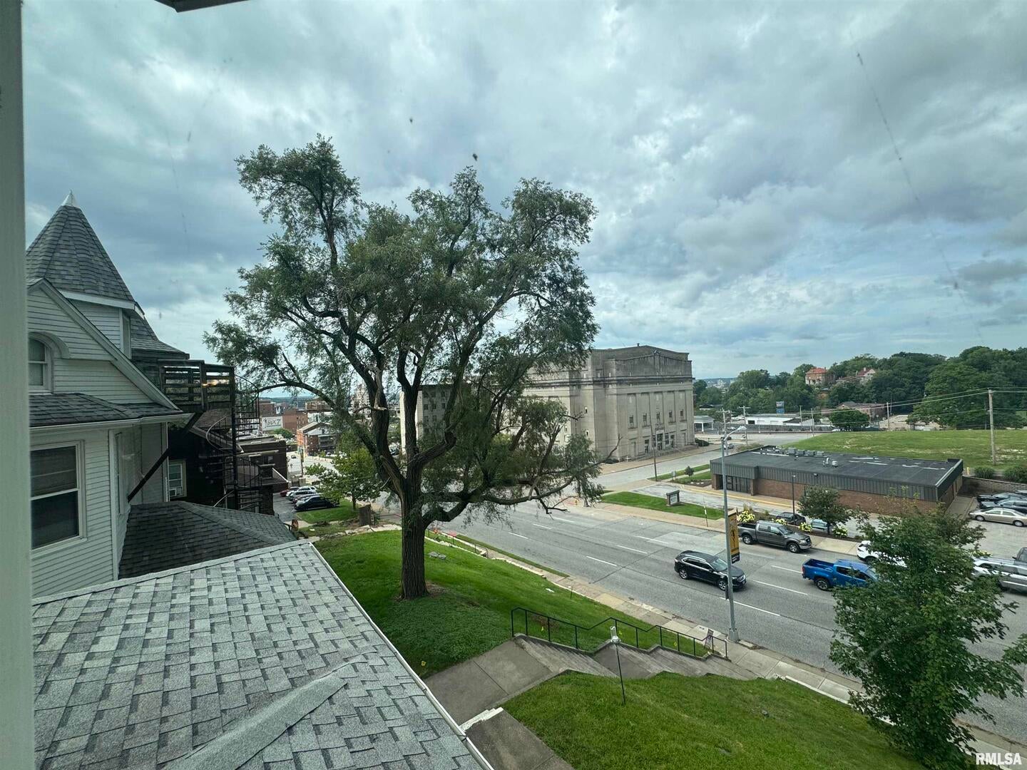 707 Brady Street - Photo 3