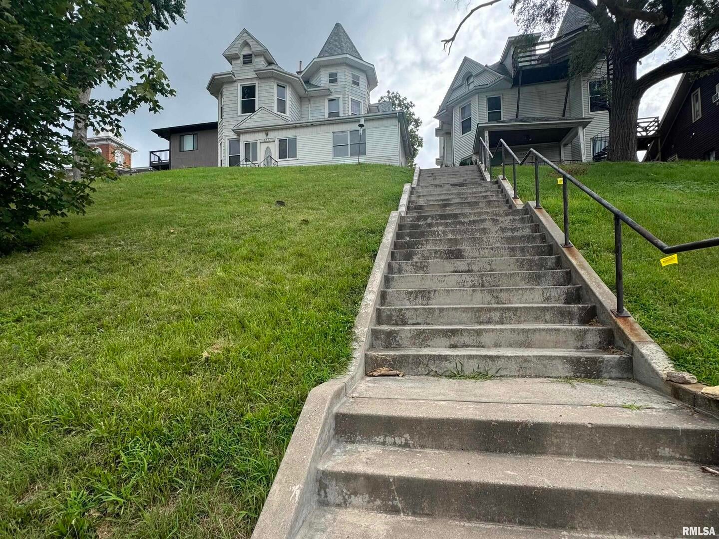 707 Brady Street - Photo 2