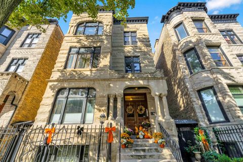 Photo of 4004 N CLARENDON Avenue #3, Chicago, IL 60613 (MLS # 12486795)