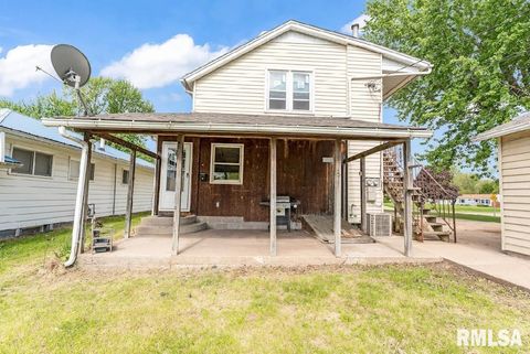Tiny photo for 2823 N 3RD Street, Clinton, IA 52732 (MLS # QC4268324)