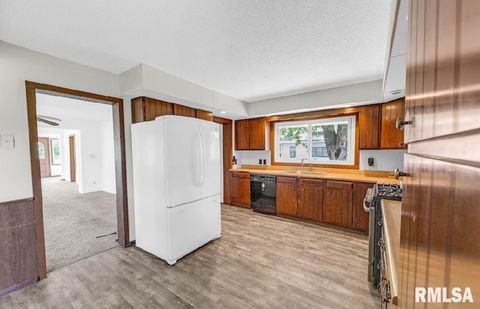 Tiny photo for 2823 N 3RD Street, Clinton, IA 52732 (MLS # QC4268324)