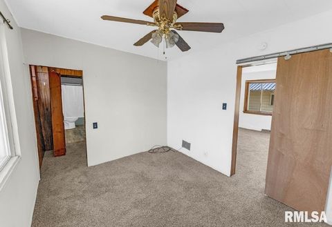 Tiny photo for 2823 N 3RD Street, Clinton, IA 52732 (MLS # QC4268324)