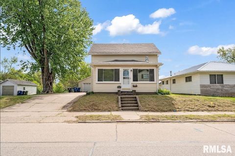 Photo of 2823 N 3RD Street, Clinton, IA 52732 (MLS # QC4268324)