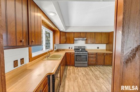 Tiny photo for 2823 N 3RD Street, Clinton, IA 52732 (MLS # QC4268324)