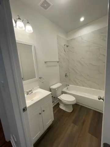 6233 S Langley Avenue