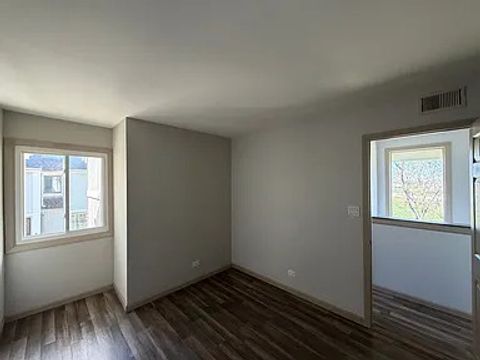 Tiny photo for 634 Robin Court, Grayslake, IL 60030 (MLS # 12639614)