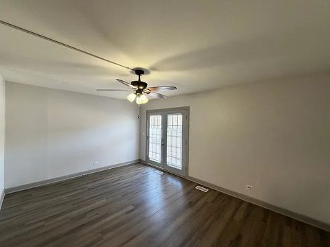 Tiny photo for 634 Robin Court, Grayslake, IL 60030 (MLS # 12639614)