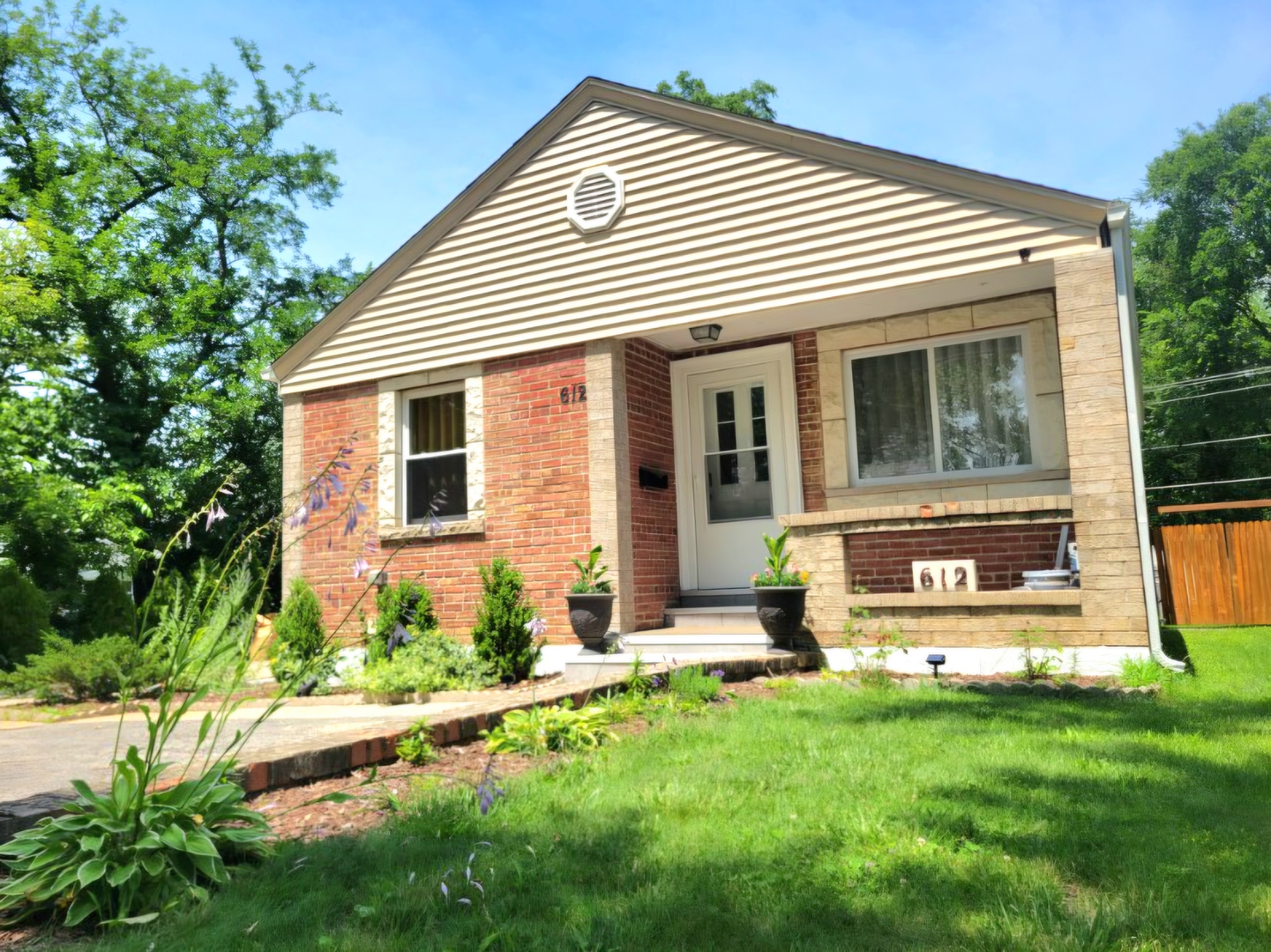 612 E PALATINE Road